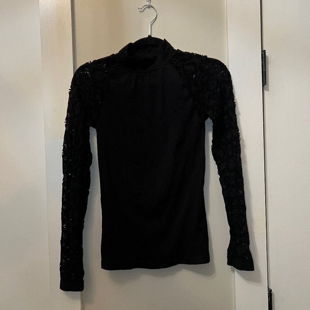 Venus Black Long Sleeve Shirt w/ Lace Sleeves, Size Small